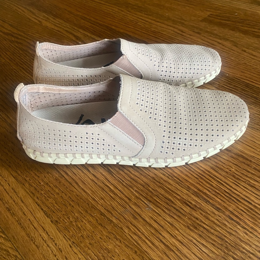 OTBT Universe in Cocoa Sneakers Size 7.5 (Runs about a 1/2 size long)